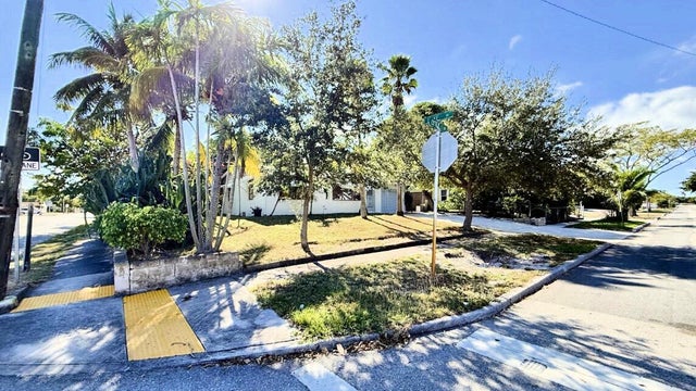 1 of 40 - 802 Lytle St, West Palm Beach, FL
