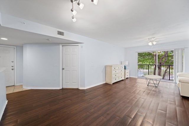 4 of 23 - 4179 N Haverhill Road #609, West Palm Beach, FL