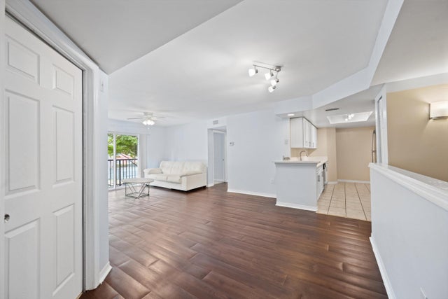 5 of 23 - 4179 N Haverhill Road #609, West Palm Beach, FL
