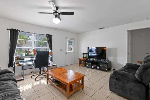 4 of 23 - 1920 Sw Taurus Lane, Port Saint Lucie, FL