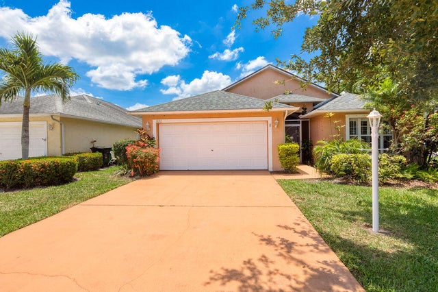 1 of 48 - 520 Sw Cyrilla Trl, Port Saint Lucie, FL