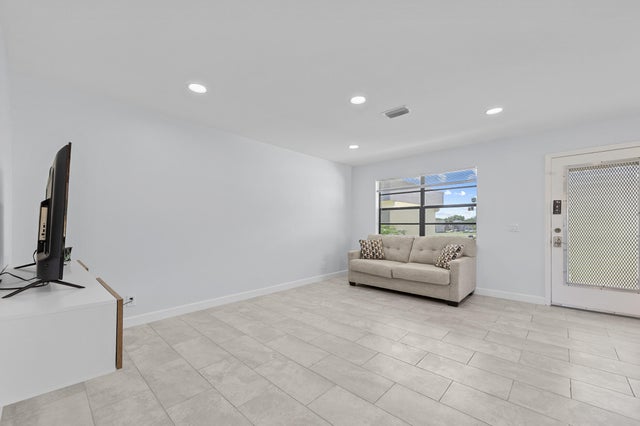 4 of 65 - 234 Capri E, Delray Beach, FL