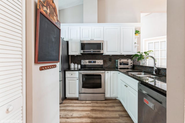 5 of 35 - 805 Harbour Pointe Way, Greenacres, FL
