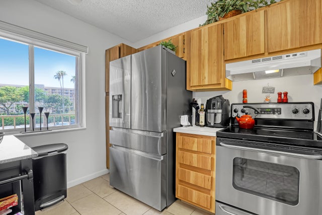 2 of 49 - 6865 Huntington Lane #208, Delray Beach, FL