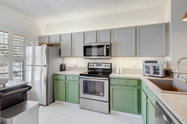 5 of 30 - 6936 Stoney Creek Cir, Lake Worth, FL