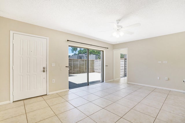 4 of 26 - 707 7th Ter, Palm Beach Gardens, FL