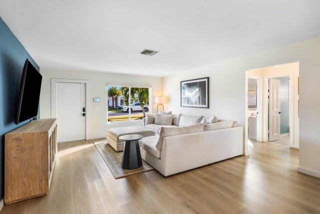 4 of 23 - 220 Fordham Dr, Lake Worth Beach, FL