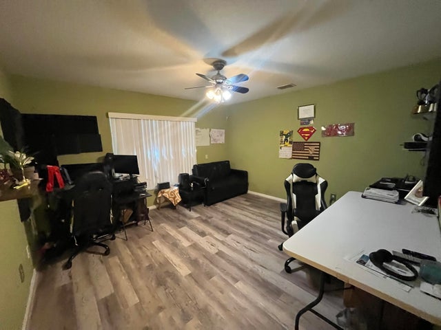 2 of 8 - 991 Se Bywood Av, Port Saint Lucie, FL