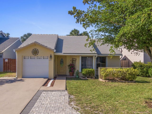 2 of 42 - 6081 Strawberry Fields Wy, Lake Worth, FL