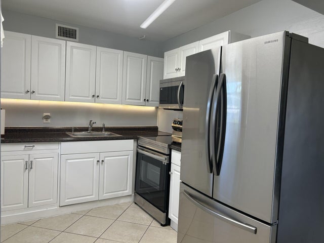 1 of 21 - 105 Sheffield E, West Palm Beach, FL