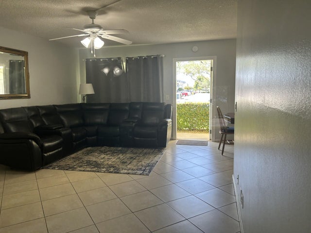 4 of 21 - 105 Sheffield E, West Palm Beach, FL