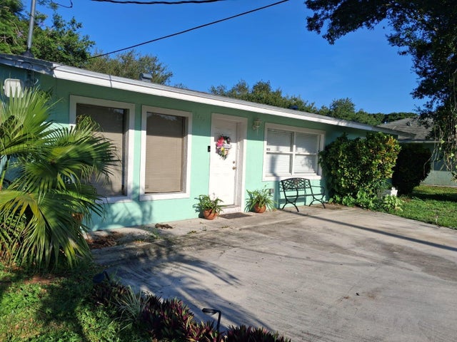 1 of 30 - 2506 Oleander Blvd, Fort Pierce, FL