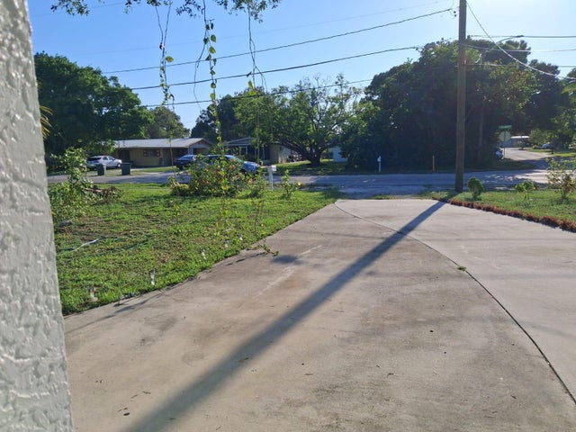 4 of 30 - 2506 Oleander Blvd, Fort Pierce, FL