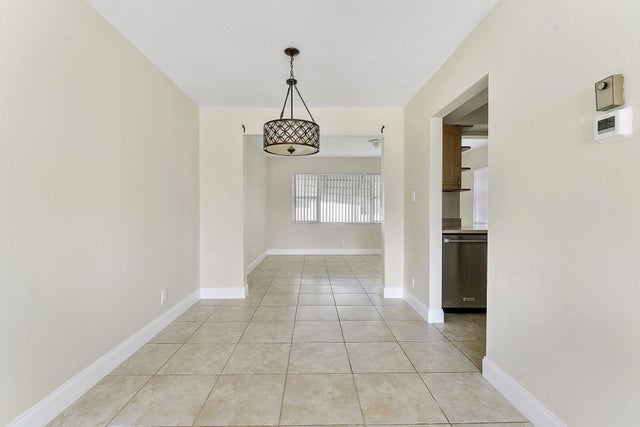 5 of 27 - 1904 Sw Golf Lane, Boynton Beach, FL