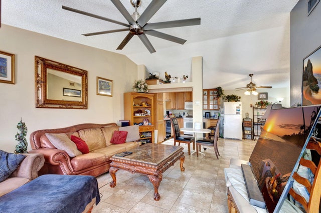 4 of 23 - 4296 Woodstock Dr #a, West Palm Beach, FL