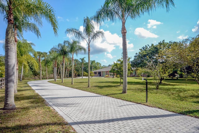 2 of 50 - 10534 Dogwood Trl, Jupiter, FL