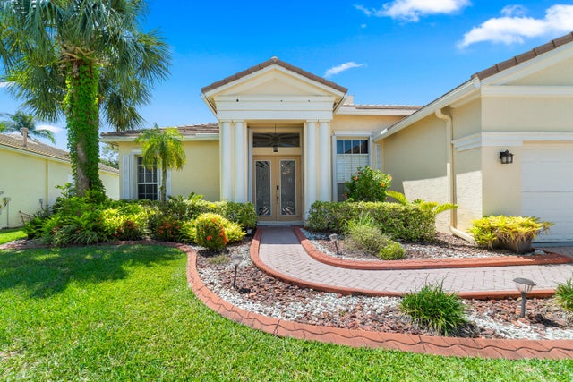 2 of 37 - 525 Sw Lake Manatee Wy, Port Saint Lucie, FL