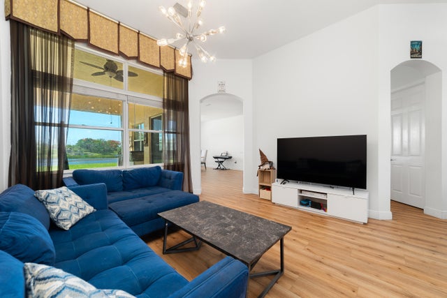 3 of 37 - 525 Sw Lake Manatee Wy, Port Saint Lucie, FL