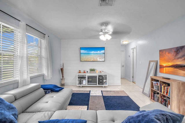 4 of 33 - 3314 Plaza Place, Lake Worth, FL