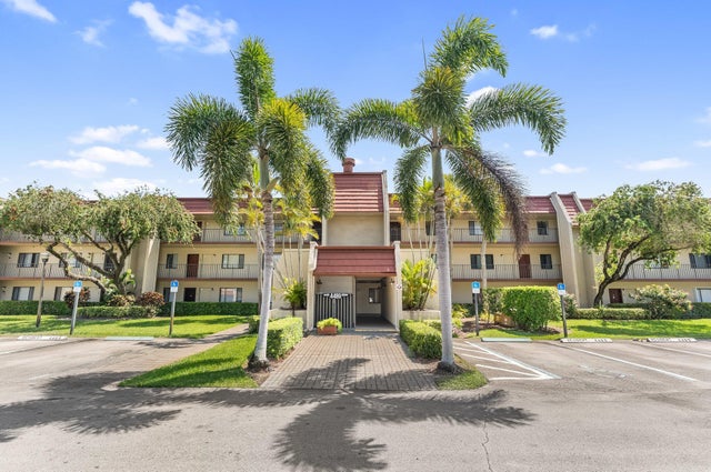 2 of 19 - 4489 Luxemburg Court #306, Lake Worth, FL