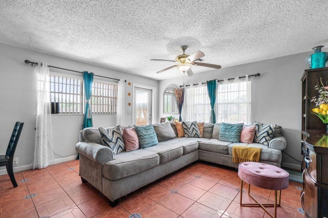 5 of 27 - 1441 W Hardee St, Lantana, FL