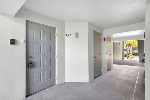 1 of 52 - 1011 Green Pine Boulevard #g1, West Palm Beach, FL