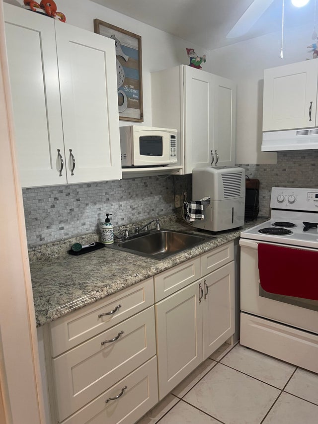 1 of 10 - 132 Berkshire F, West Palm Beach, FL
