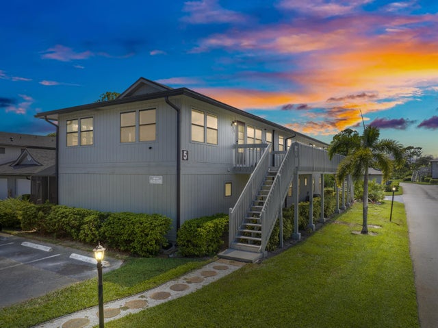 1 of 36 - 633 Centre Ct Sw #202, Vero Beach, FL