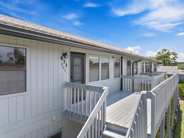 2 of 36 - 633 Centre Ct Sw #202, Vero Beach, FL