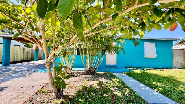 2 of 31 - 629 Troy Boulevard, West Palm Beach, FL