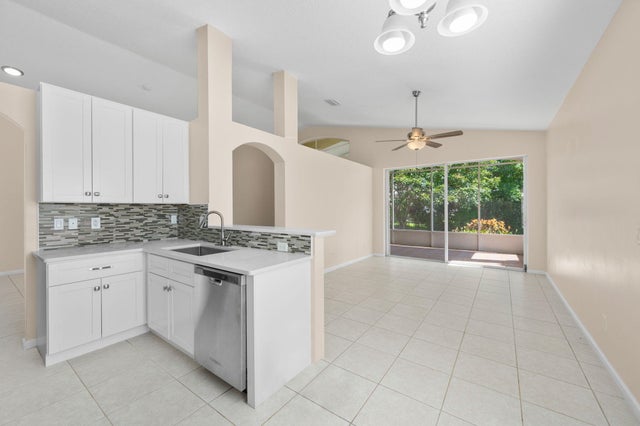 4 of 30 - 6980 Se Twin Oaks Circle, Stuart, FL