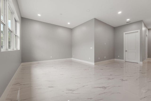 3 of 39 - 660 Ne Moss Rose Place, Port Saint Lucie, FL