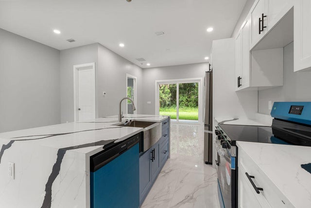5 of 39 - 660 Ne Moss Rose Place, Port Saint Lucie, FL