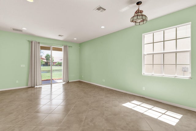 2 of 31 - 6380 Oxford Cir #104, Vero Beach, FL