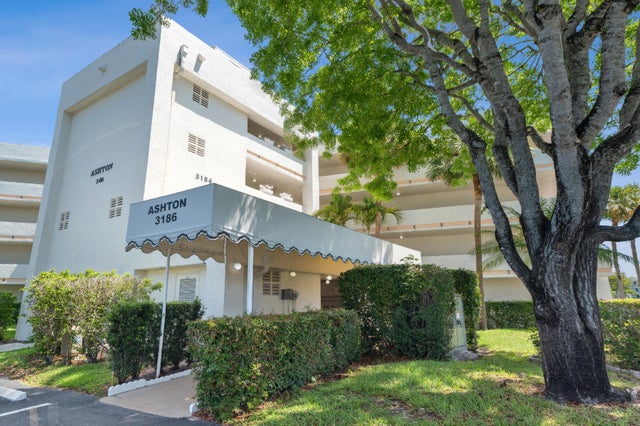 1 of 15 - 3186 Via Poinciana #115, Lake Worth, FL