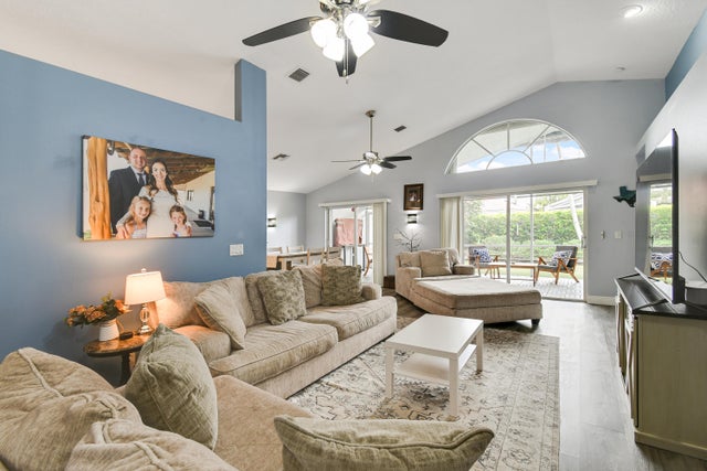5 of 38 - 1644 Oak Berry Cir, Wellington, FL