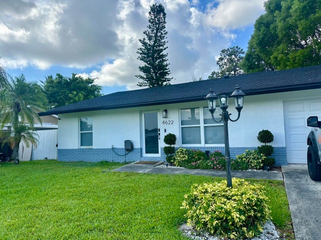 2 of 19 - 4622 Vespasian Court, Lake Worth, FL