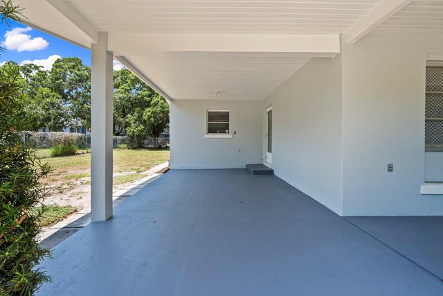 4 of 28 - 903 S 27th Street, Fort Pierce, FL