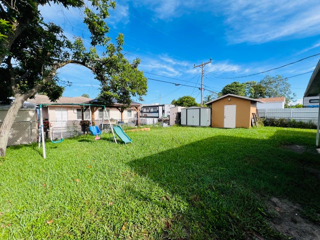 2 of 22 - 857 Scott Dr, West Palm Beach, FL
