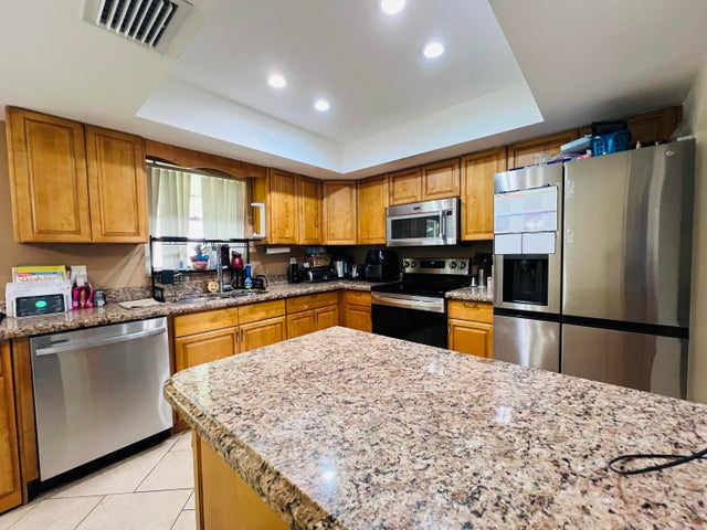 3 of 22 - 857 Scott Dr, West Palm Beach, FL