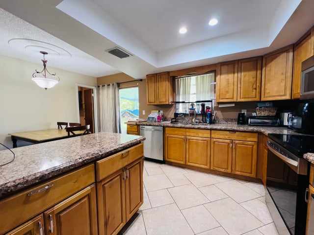4 of 22 - 857 Scott Dr, West Palm Beach, FL