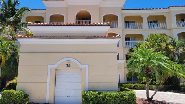 1 of 12 - 36 Harbour Isle Drive W #105, Fort Pierce, FL