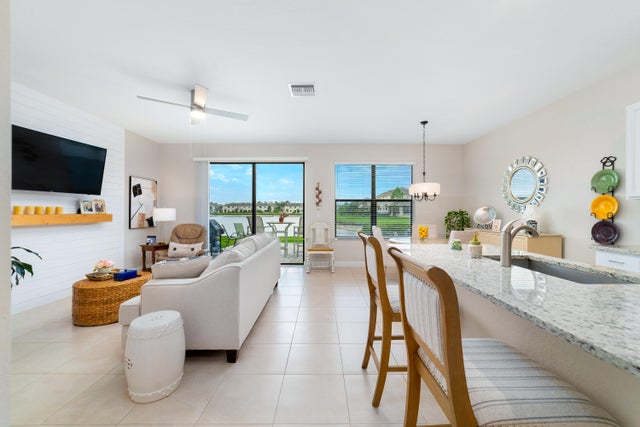 1 of 47 - 10134 W Villa Cir, Vero Beach, FL