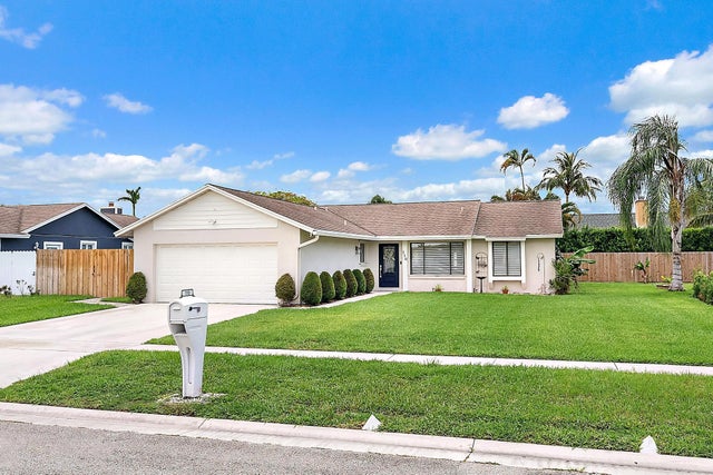 1 of 27 - 110 Parkwood Drive, Royal Palm Beach, FL