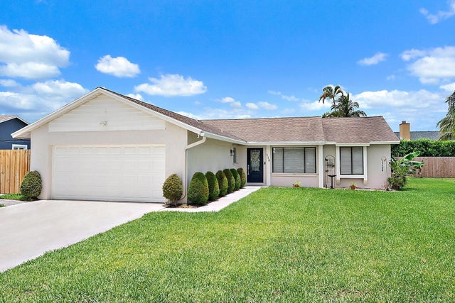 2 of 27 - 110 Parkwood Drive, Royal Palm Beach, FL