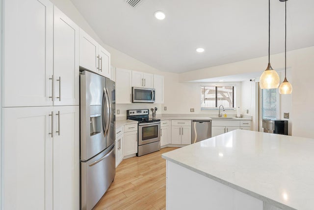 3 of 27 - 110 Parkwood Drive, Royal Palm Beach, FL