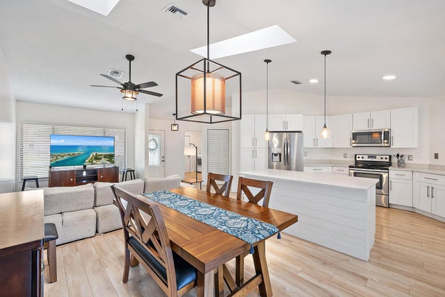 4 of 27 - 110 Parkwood Drive, Royal Palm Beach, FL