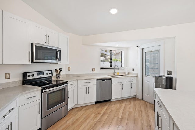 5 of 27 - 110 Parkwood Drive, Royal Palm Beach, FL