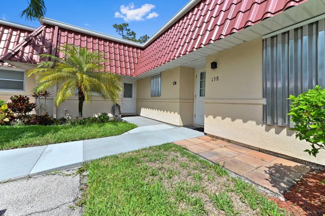 2 of 26 - 140 Amherst Lane, Lake Worth, FL