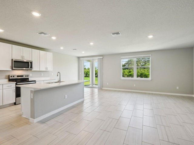 4 of 17 - 5413 Hampton Park Cir, Vero Beach, FL